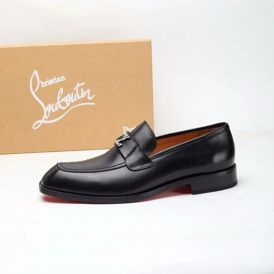 Batch 1,080 yuan 💰••New real shots••CL～High-end men’s 👔casual•loafers with red soles! ••🆑Genuine and top-quality goods from original orders ••✅💯 Purchase goods from top-quality original orders! Original imported patterned cowhide ➕Imported cowhide lining ➕Cowhide feet ➕Original leather outsole~🉑️Feel free to compare the authentic ones! Size: 38-44 (45.46.47 can be customized)